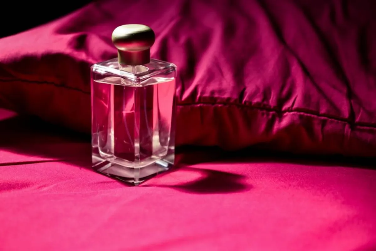 من السهل إعداد معطر عن طريق إضافة ماء الورد إلى صودا الخبز