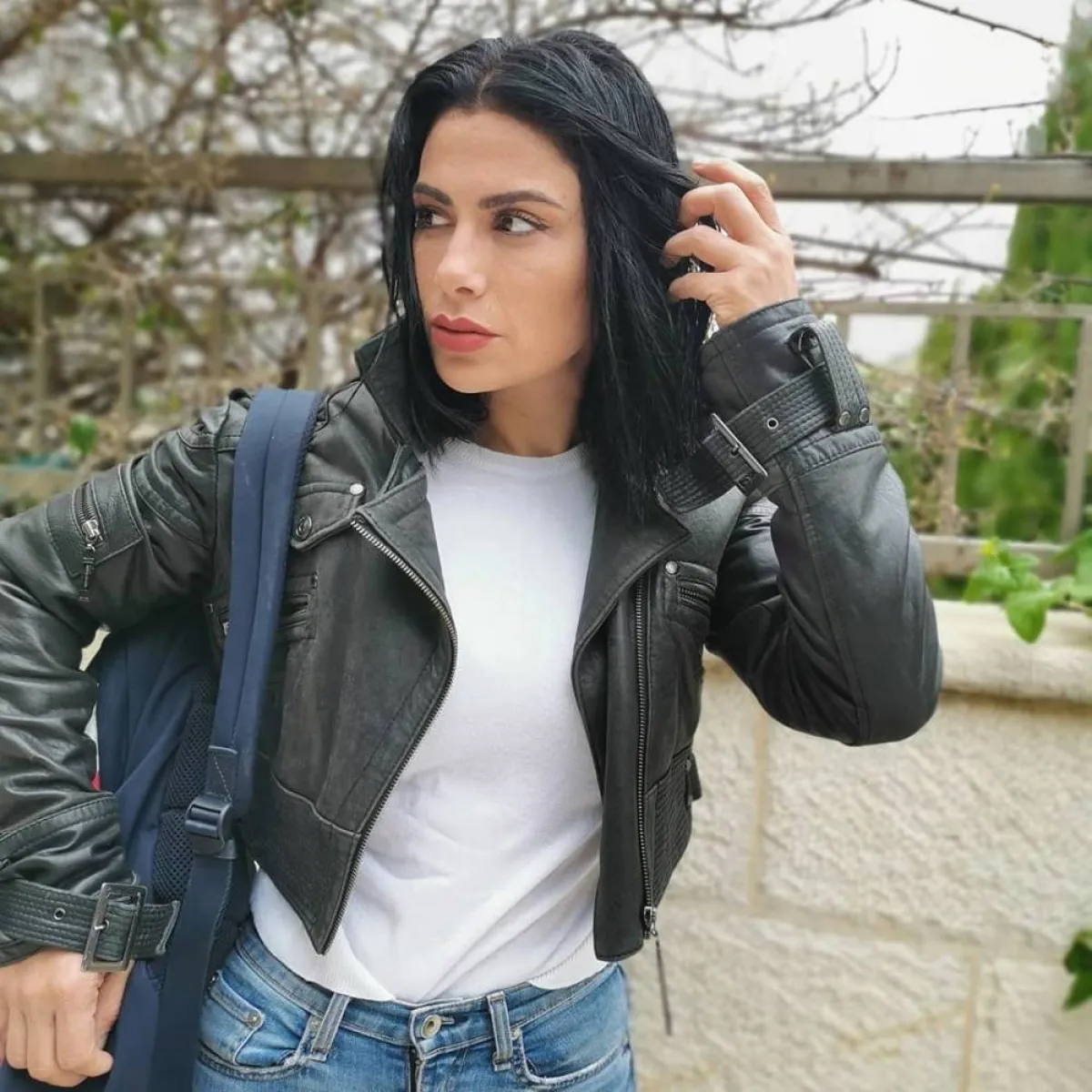 صبا مبارك بإطلالة شبابية باللون الأسود