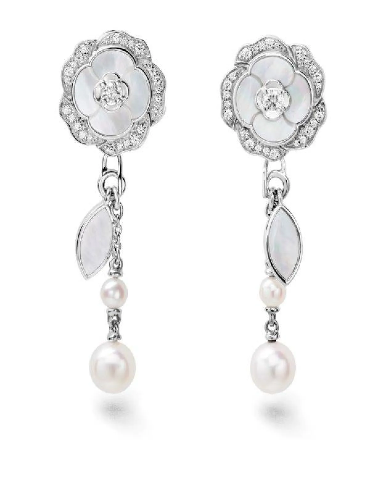 أقراط BOUTON DE CAMÉLIA من شانيل Chanel