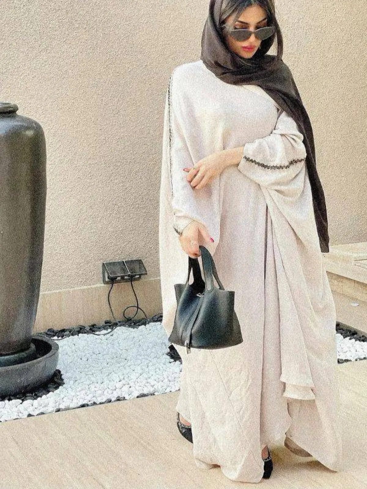 فاطمة الانصاري بالبشت البني