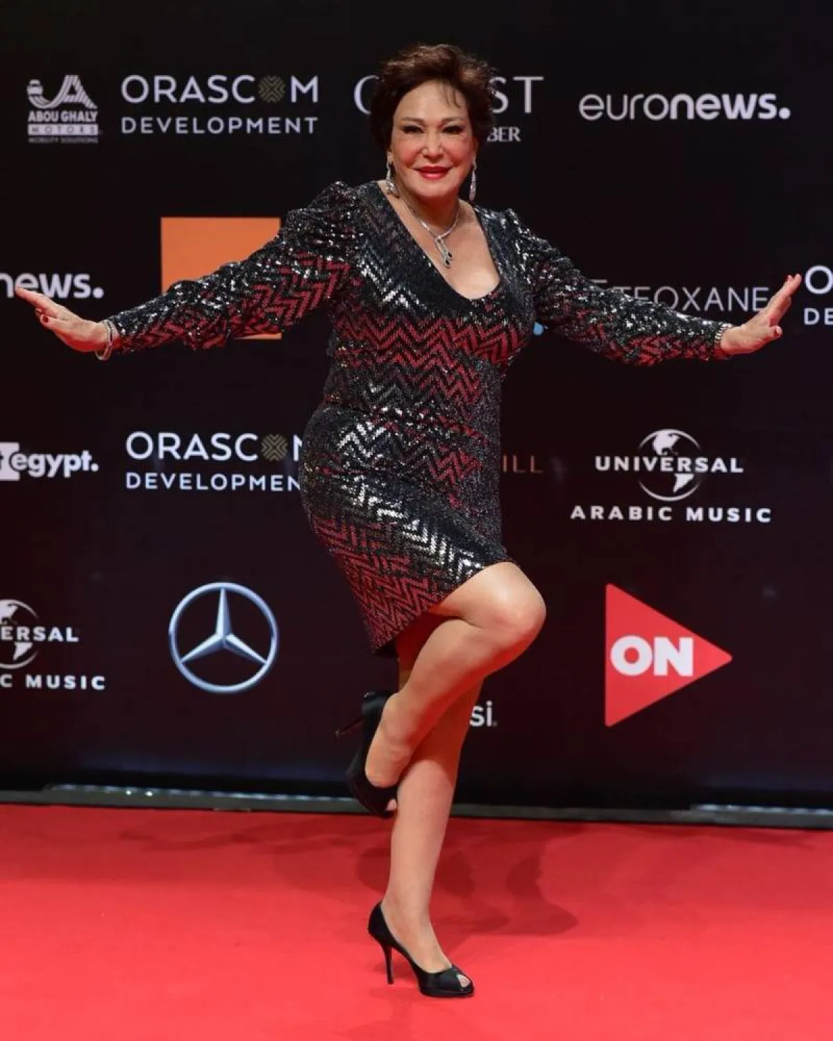 لبلبة تظهر بتنورة قصيرة في رابع أيام مهرجان الجونة السينمائي - الصورة من حساب المهرجان على انستغرام