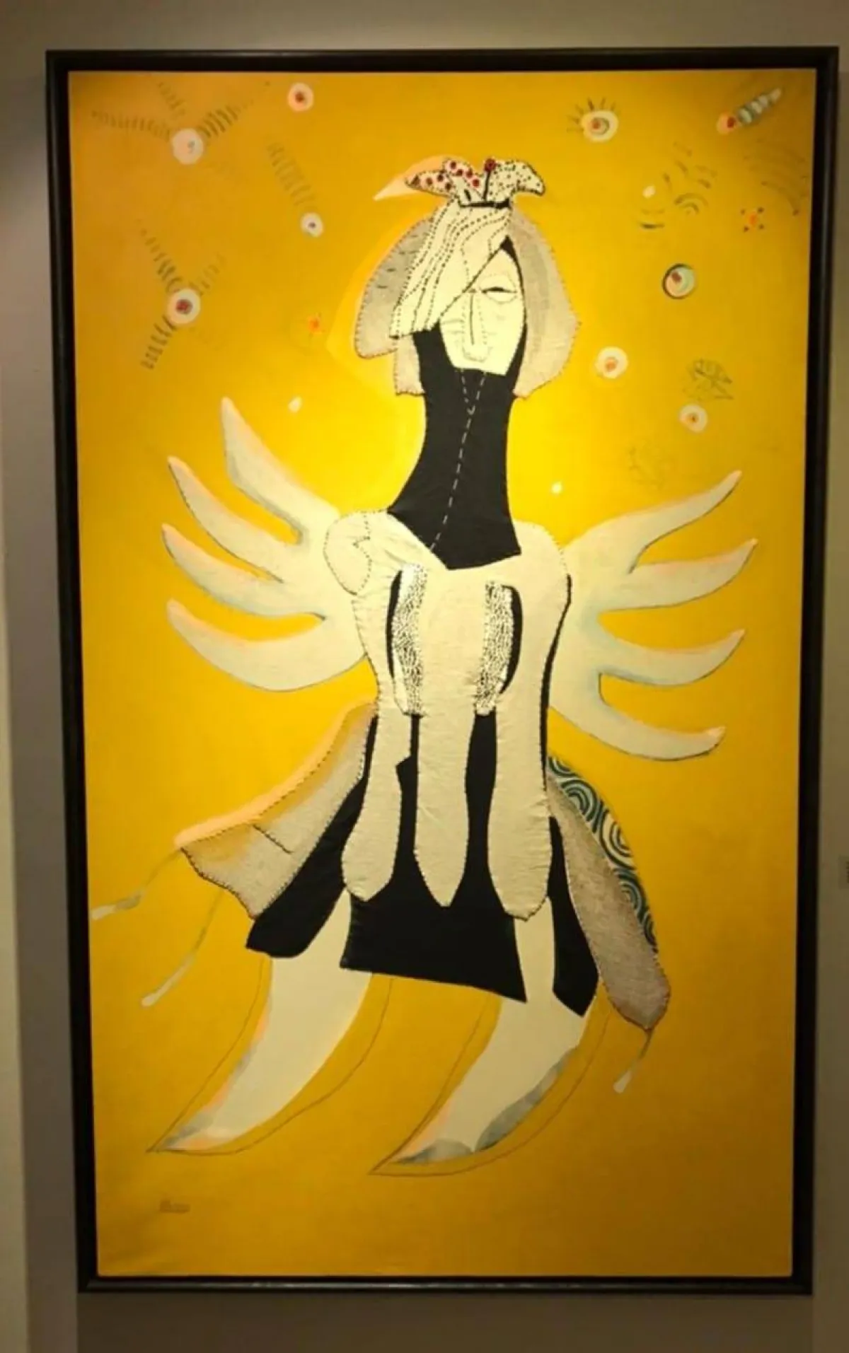 كائن فضائي في لوحة تجريدية من معرض الرحلة