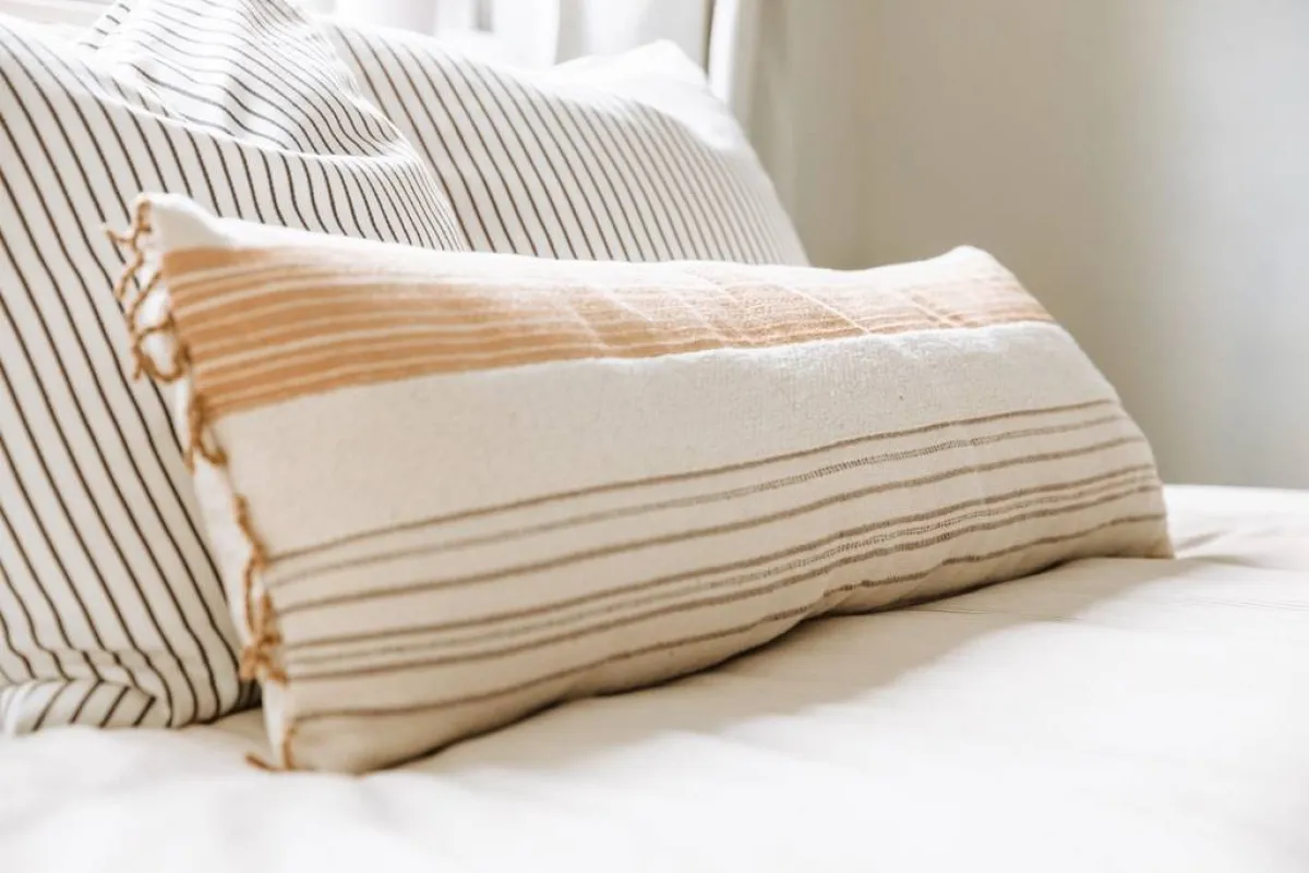 الألوان الحياديّة الكريميّة تتقدّم على الرمادي 