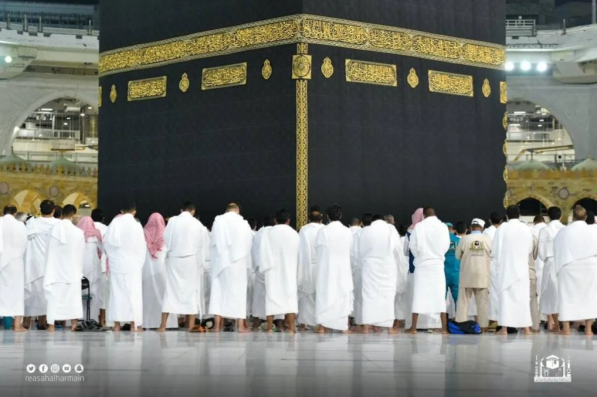 مشاهد من أول صلاة دون تباعد 