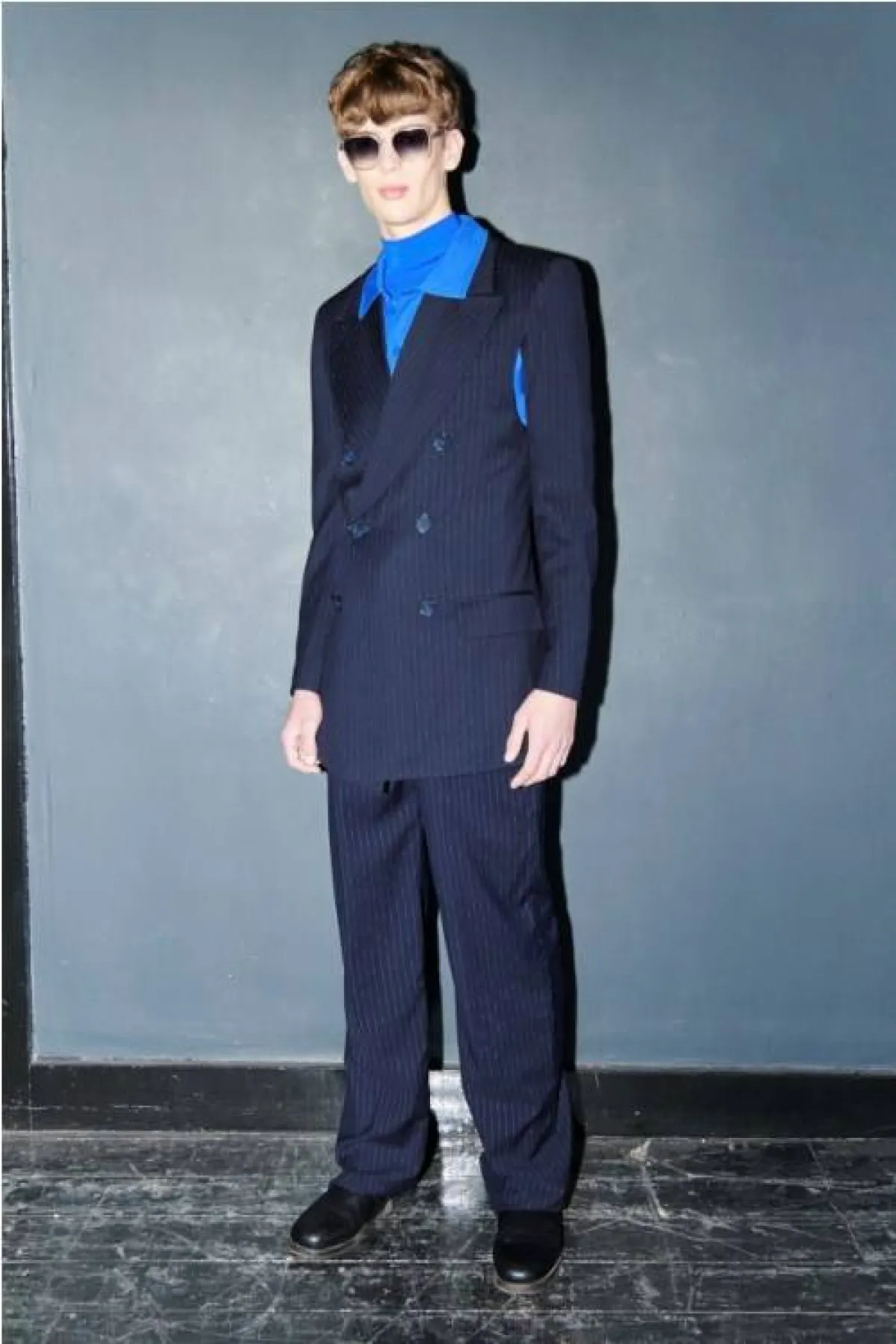 بدلة باللون الكحلي من كارلوتا باريرا  Carlota Barrera