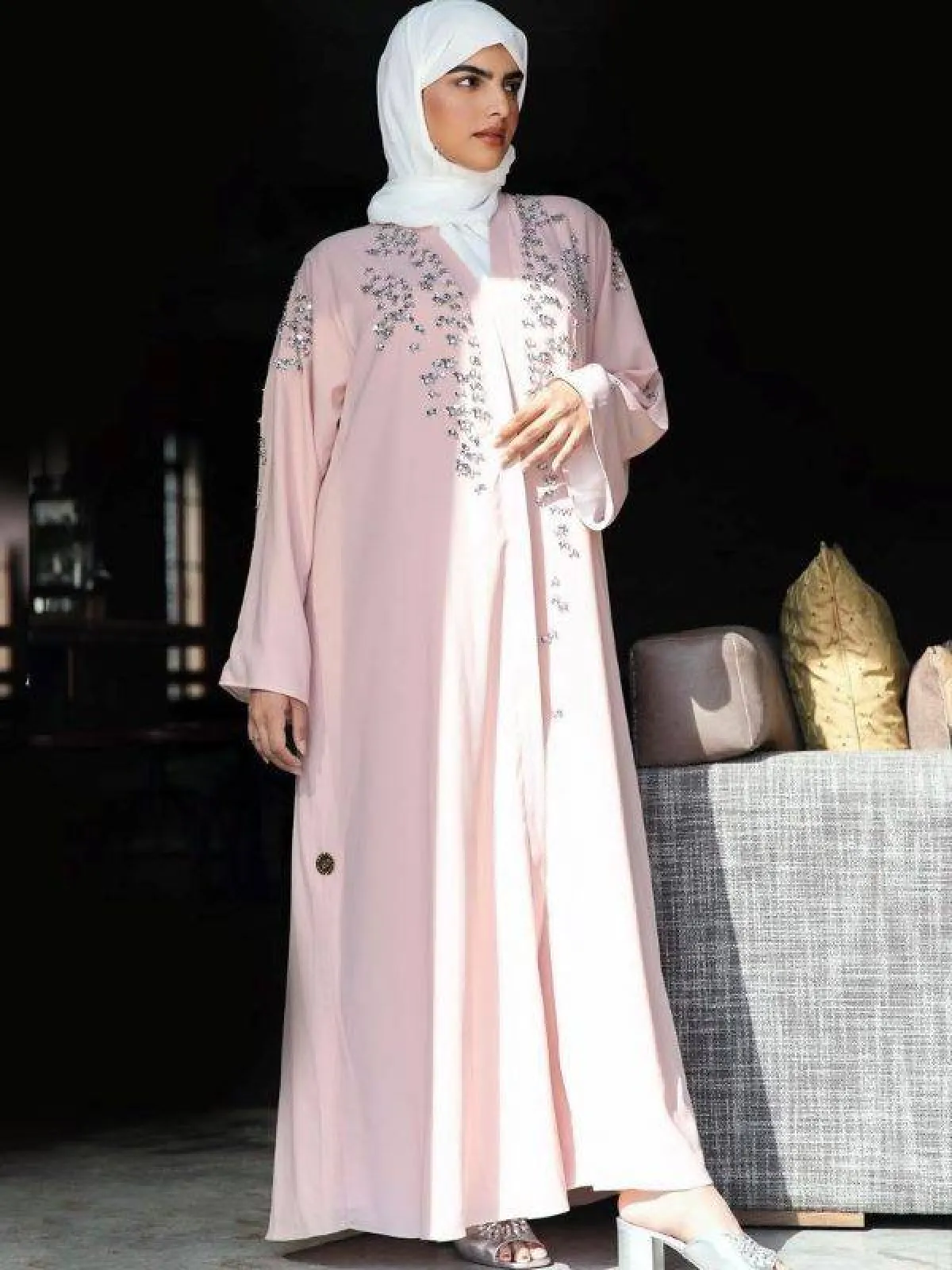 سارة الودعاني بعباية للمناسبات