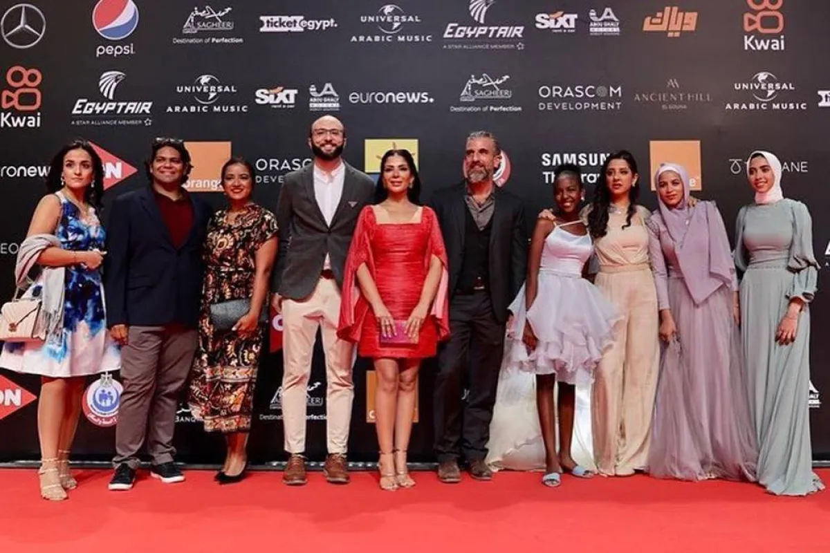 منى برفقة صناع فيلم بداية خيط - الصورة من حساب المهرجان على إنستغرام