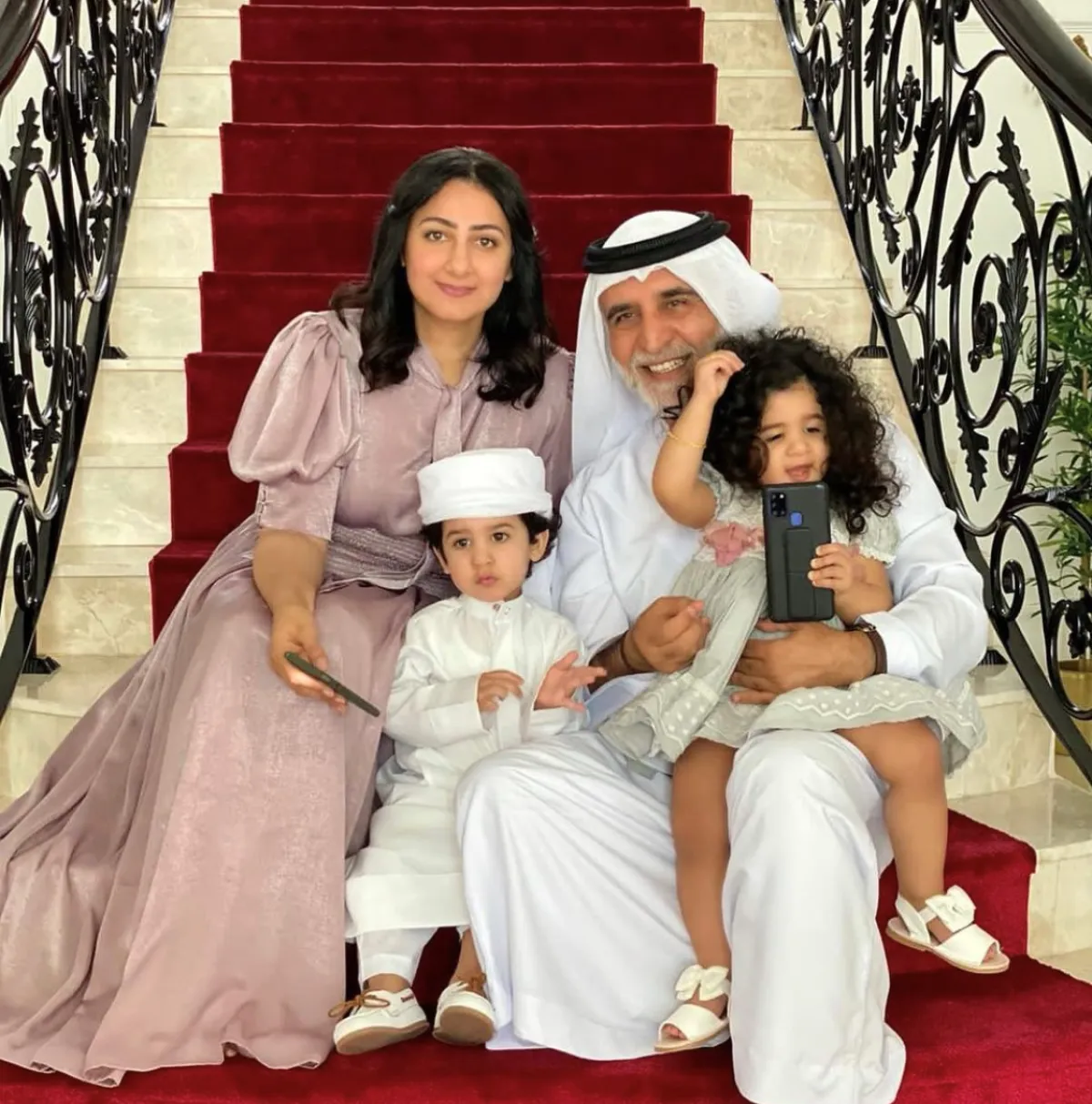 هيفاء حسين وعائلتها - الصورة من حسابها على الانستجرام