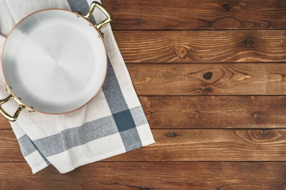 الكاتشب مفيد في تنظيف الأواني وتلميعها