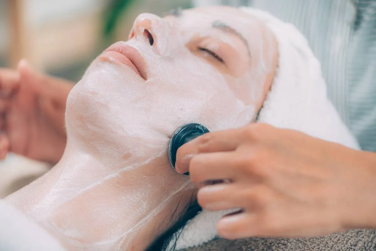  الحجامة للوجه: كيف تعمل وما هي فوائدها؟ 