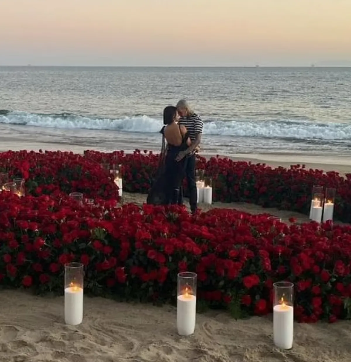 عرض الزواج الرومنسي- الصورة من دايلي مايل