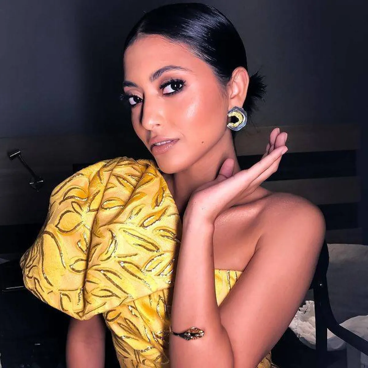 مجوهرات ذهبية لمي الغيطي-الصورة من حساب خبيرة مكياجها Sandra Magdy K