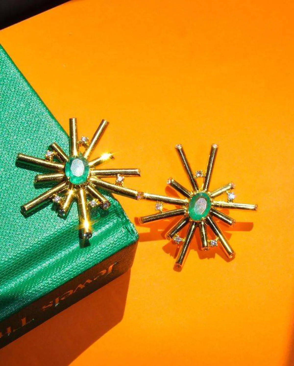 منى زكي بأقراط TRES HERMANAS-الصورة من صفحة المجوهرات على انستغرام