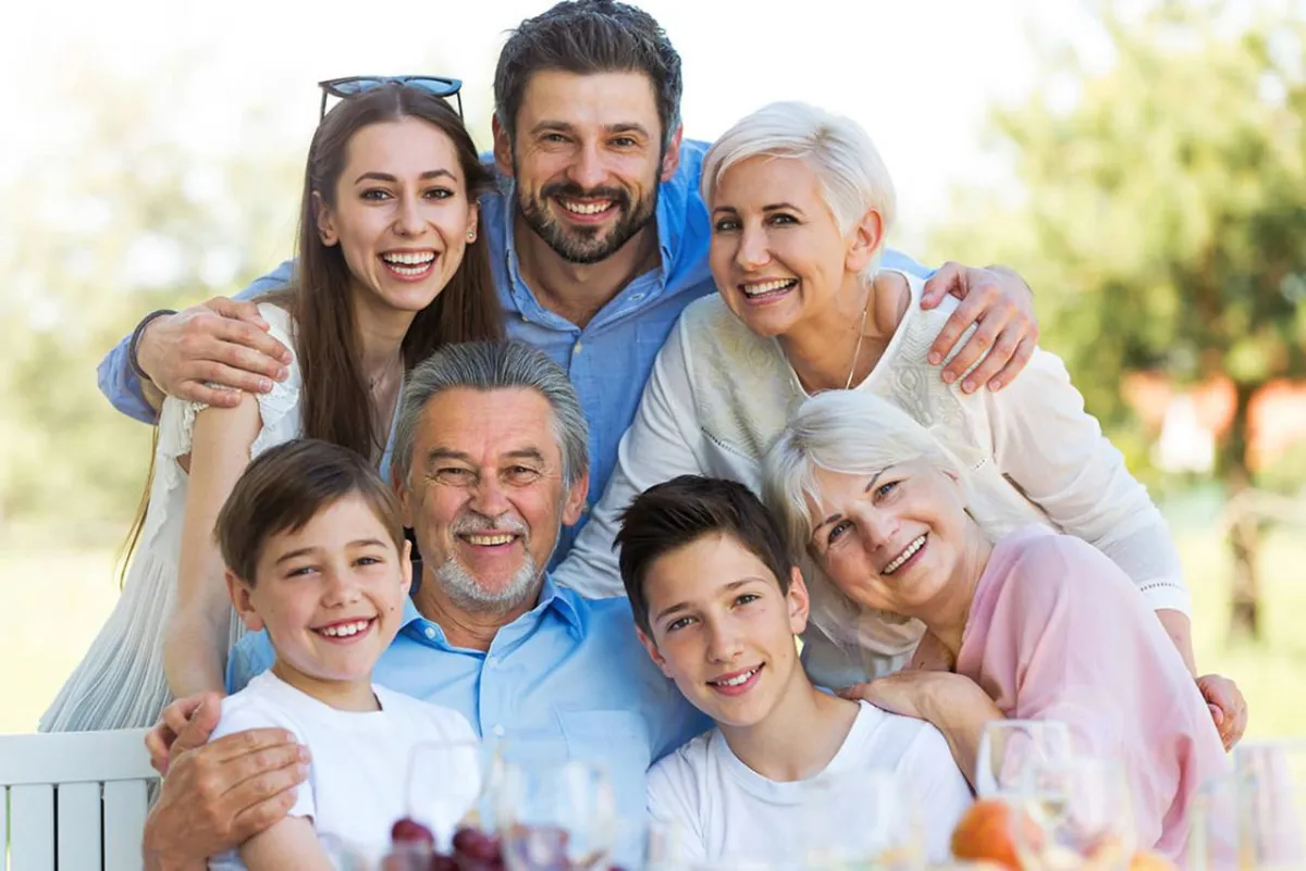 صورة تعبيرية لتواصل الأجيال