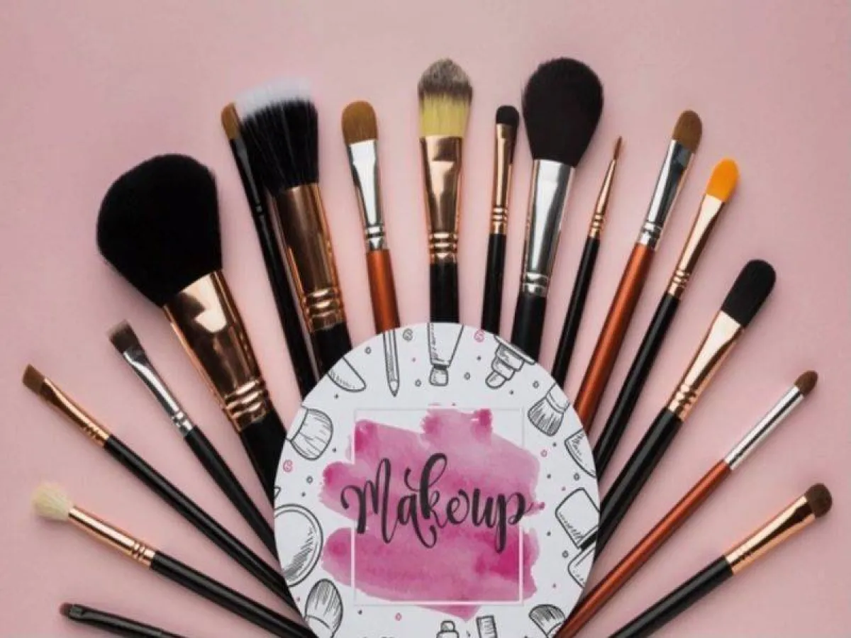 فرش لتوزيع المكياج باحترافية