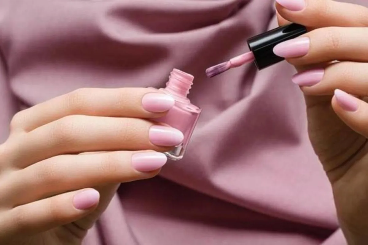 موديلات أظافر باللون الوردي