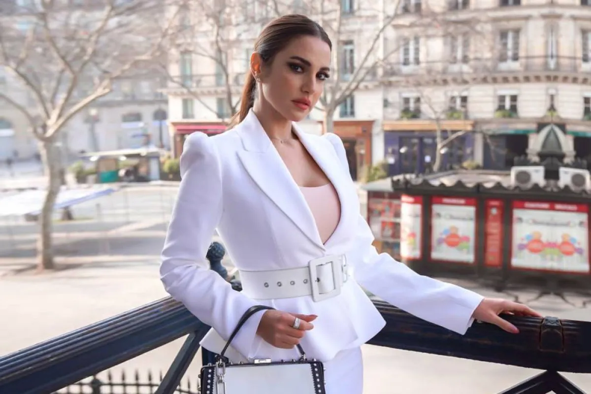 درة بإطلالة شتوية 