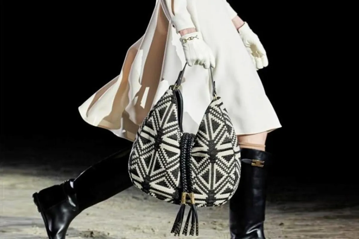 حقائب بأحجام منوّعة من إليزابيتا فرانكي  Elisabetta Franchi