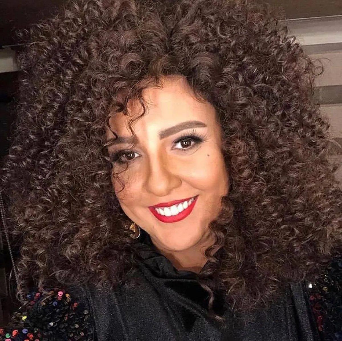 مي كساب - الصورة من صفحتها على الفيس بوك