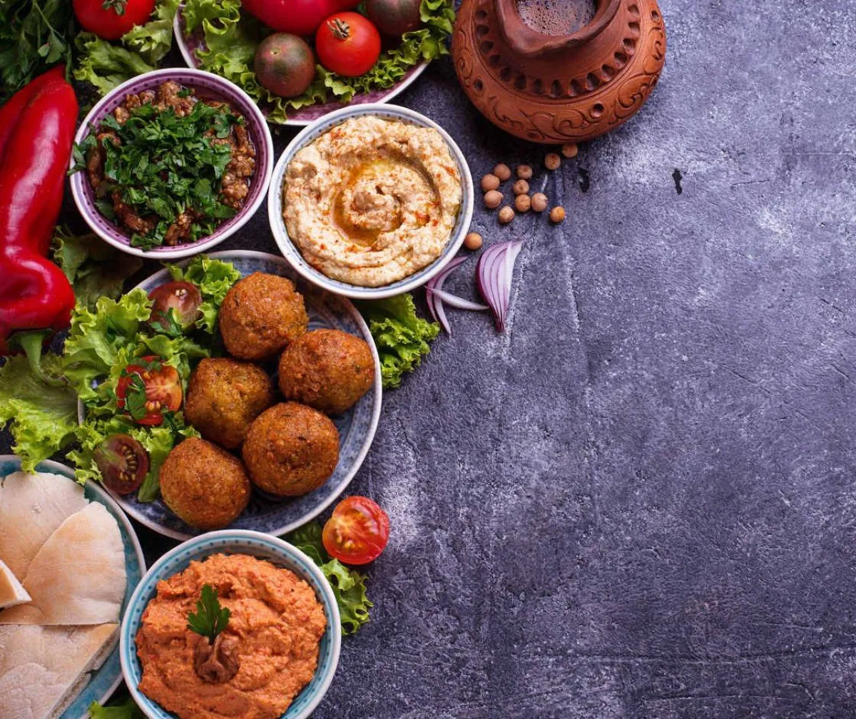 صورة لمائدة عربية