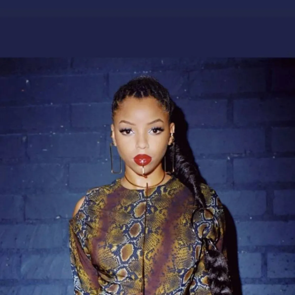 إسوارة الشفتين والذقن ChloeXHalle Chin Cuff-الصورة من موقع مجوهرات NINA BERENATO JEWELRY