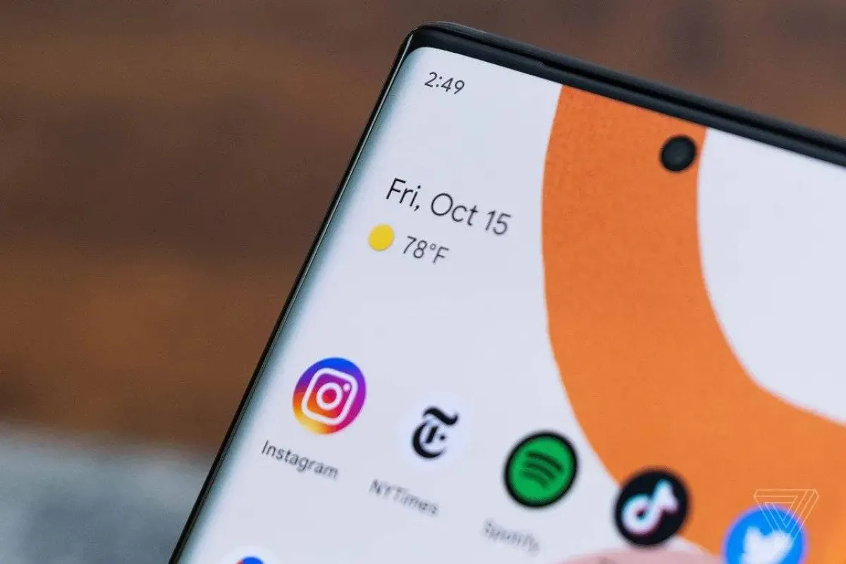 صورة توضح مميزات شاشة هاتف بكسل 6 برو