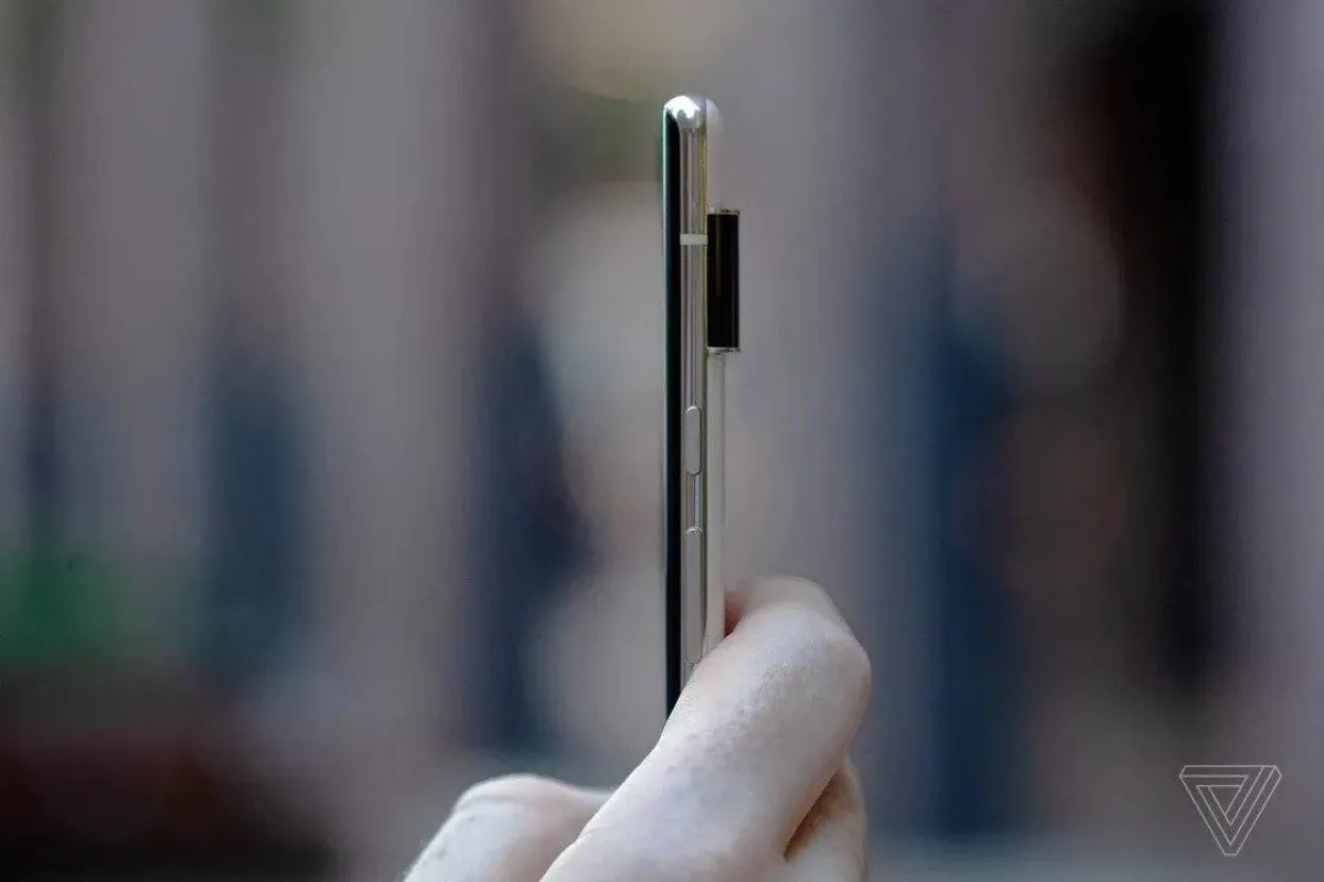 صورة توضح بروز إطار كاميرا هاتف بكسل 6 الجديد