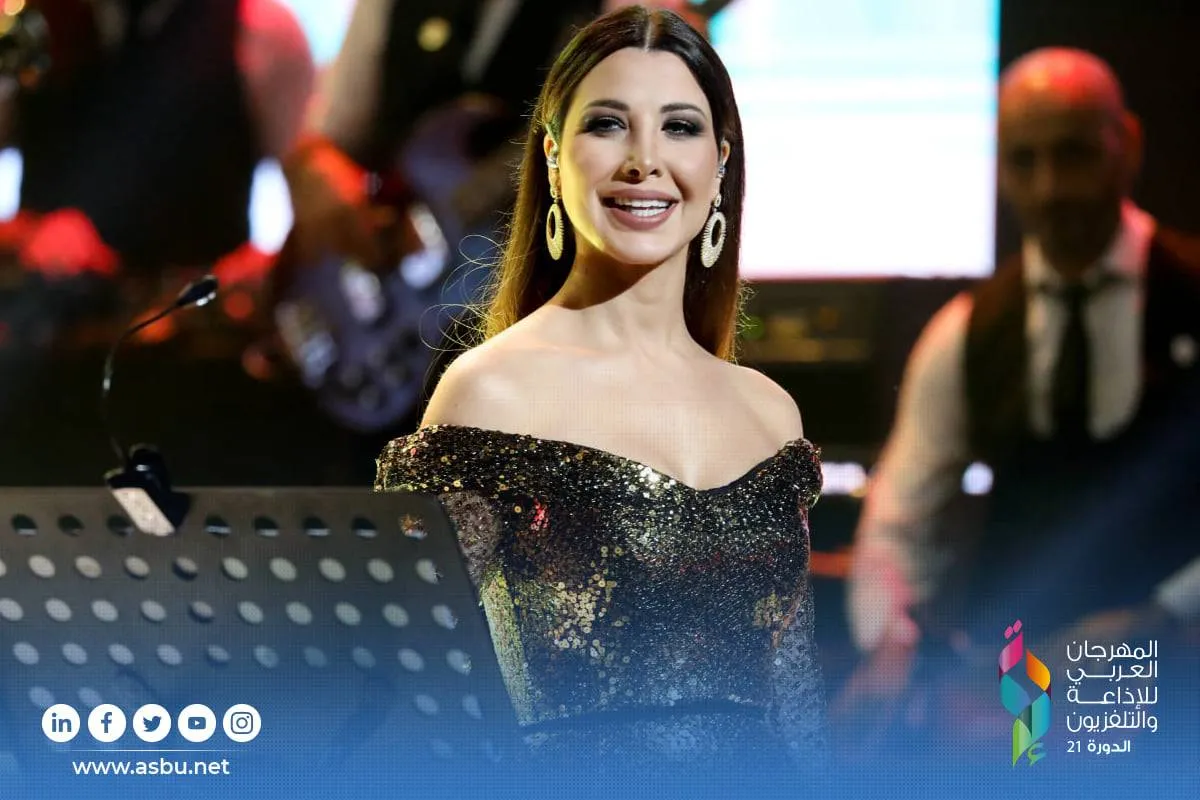 نانسي عجرم وإطلالتها الذهبية - الصورة من موقع المهرجان