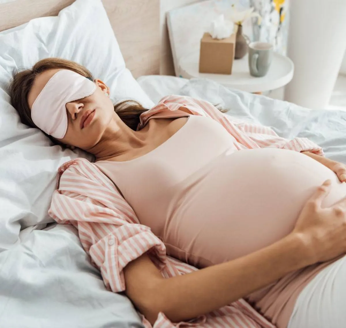 صورة لحامل نائمة