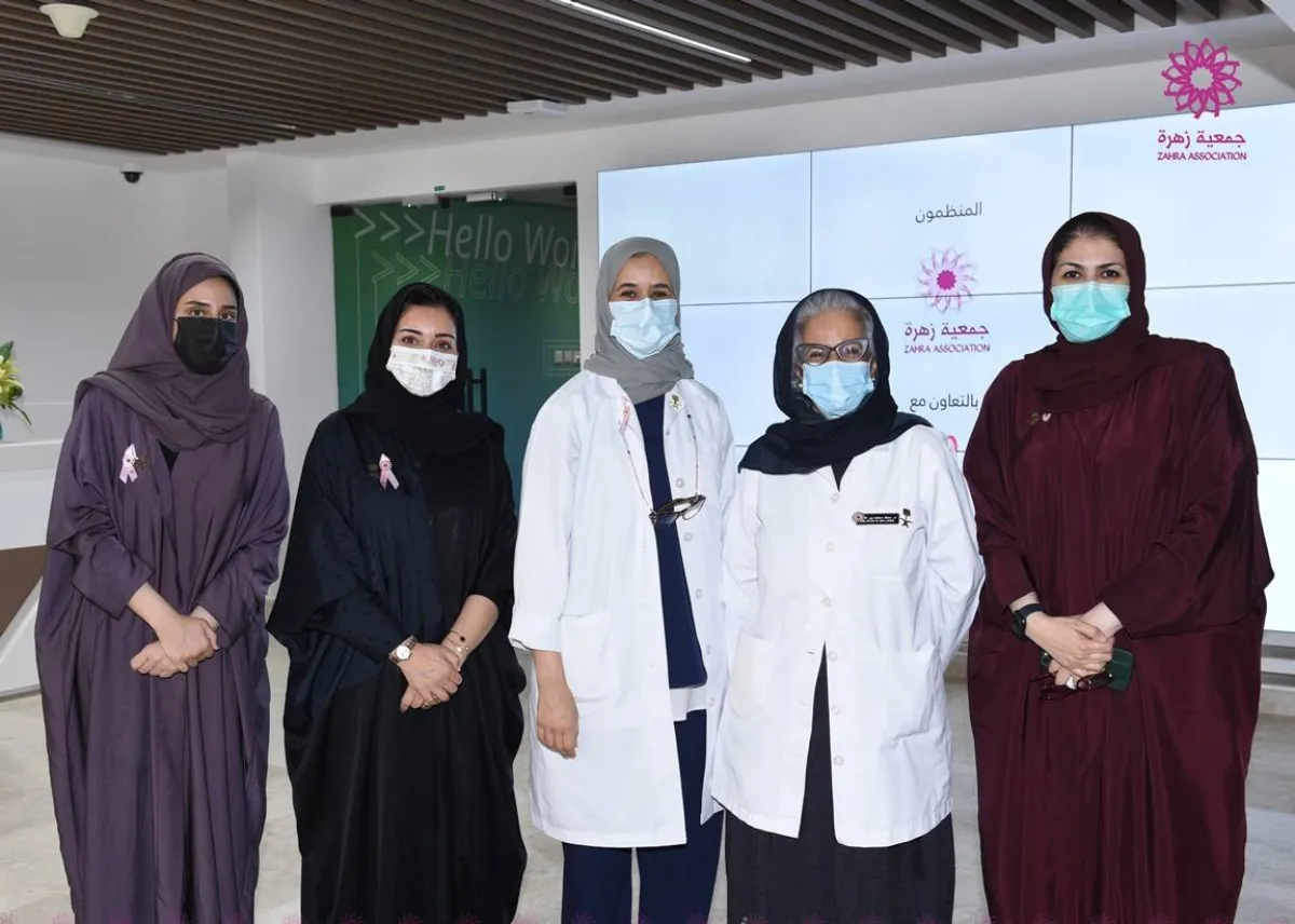 من اليمين شريفة العبد المنعم – سعاد بن عامر- نوف الضويان- هيفاء الشامسي- هديل الجاسر