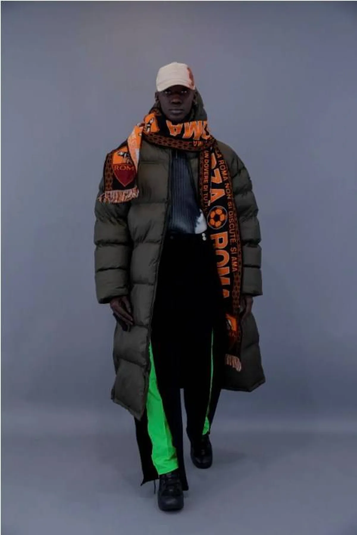 معطف من اندريا كرويز  Andrea Crews