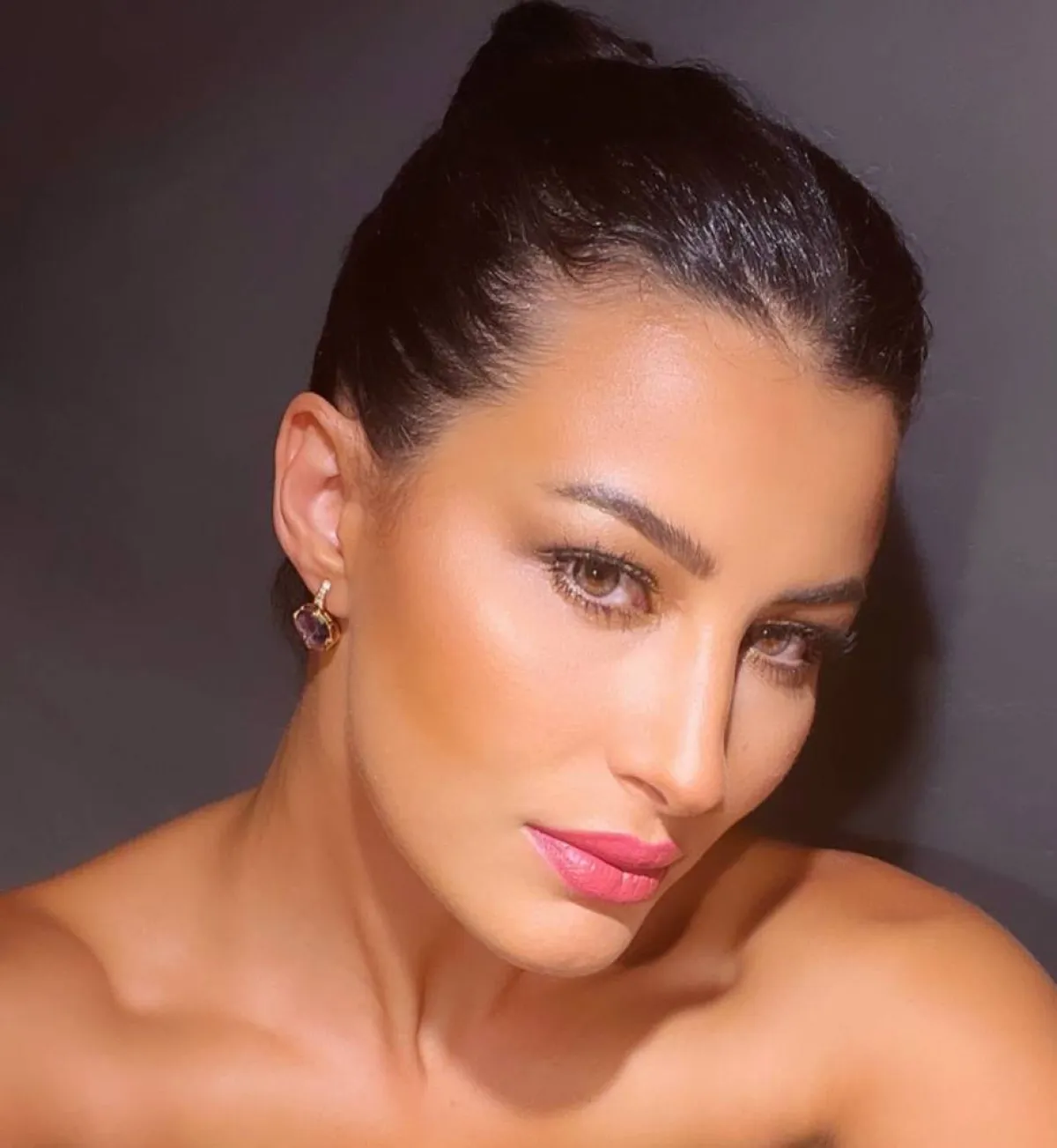 ريم السعيدي بمكياج مشرق