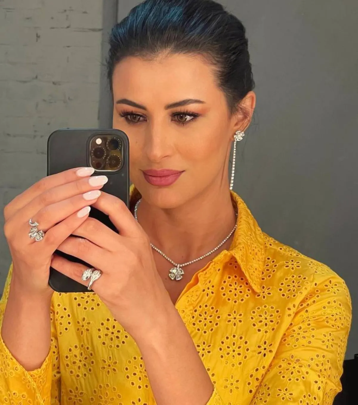 ريم السعيدي بمكياج فاتح