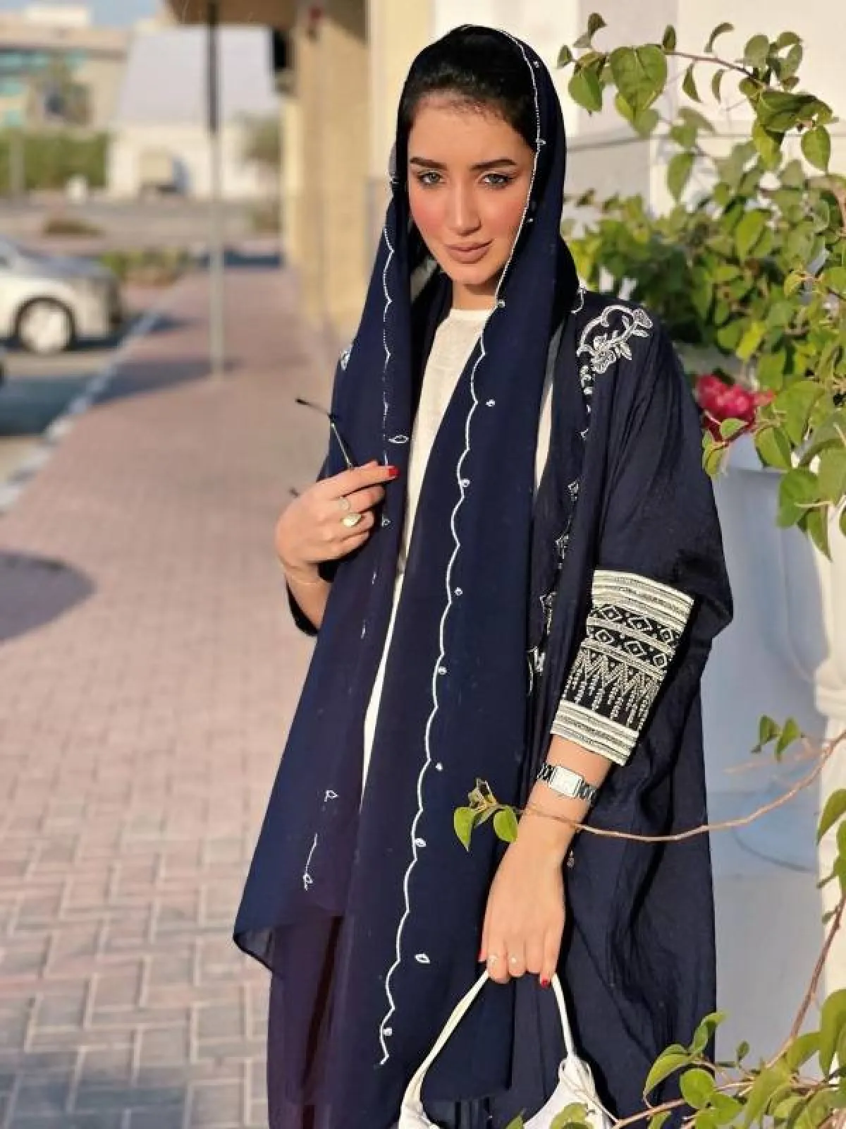 خولة المراغي بعباية كحلية