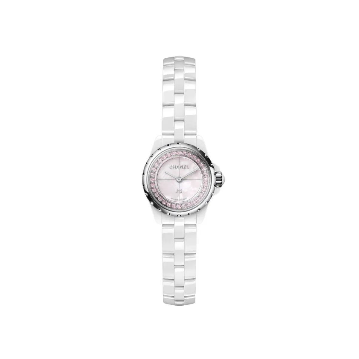 ساعة يد عملية باللون الأبيض من شانيل Chanel