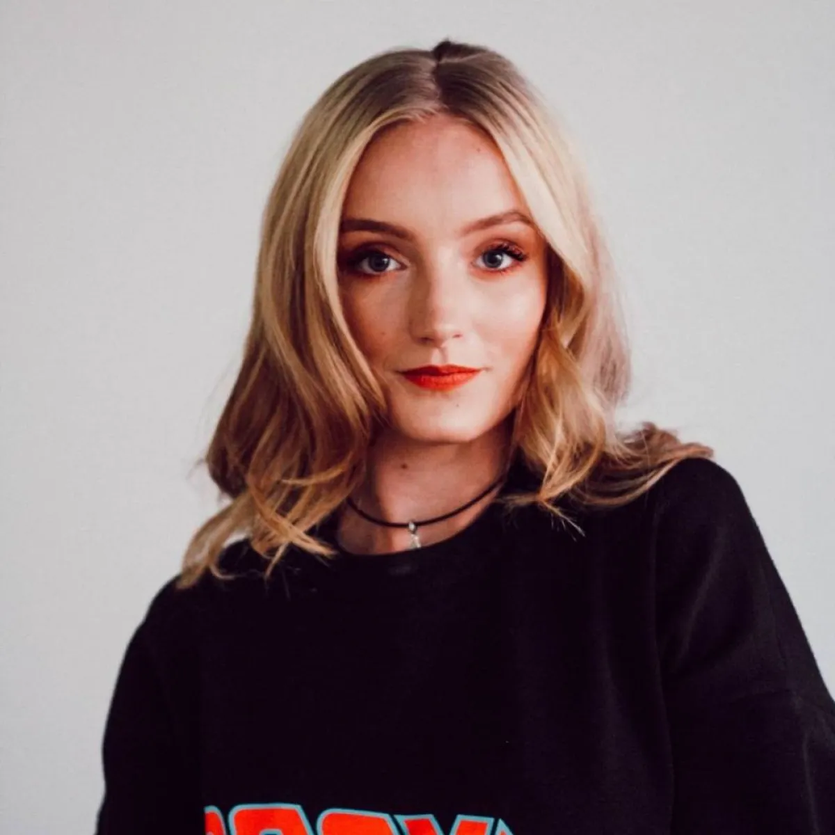 قوية ورقيقة