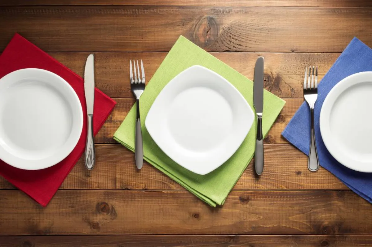 صناعة مناديل السفرة من الستائر القديمة