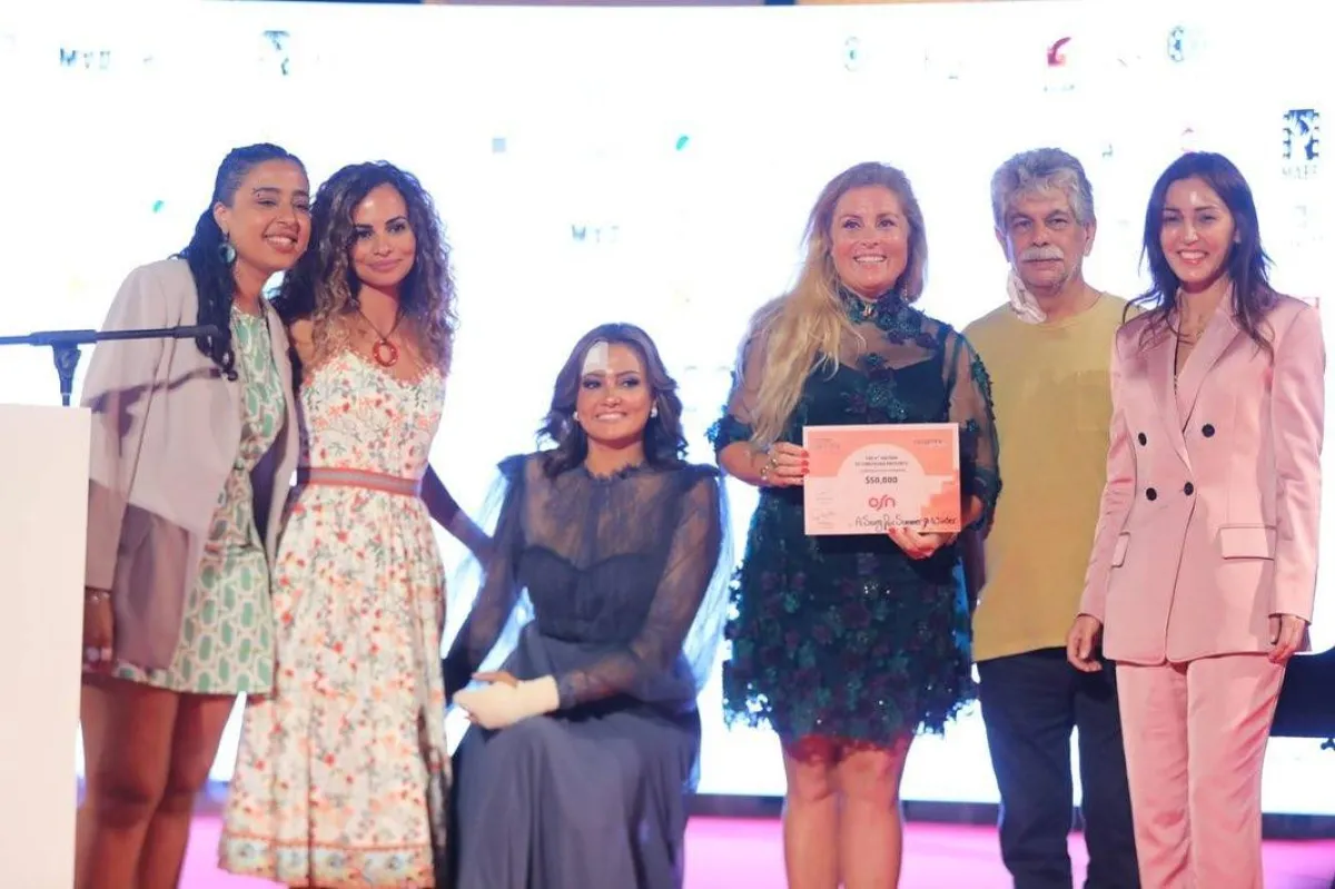 بشرى تجلس بين المكرمين بجوائز منصة الجونة السينمائية - الصورة من حساب المهرجان على انستغرام