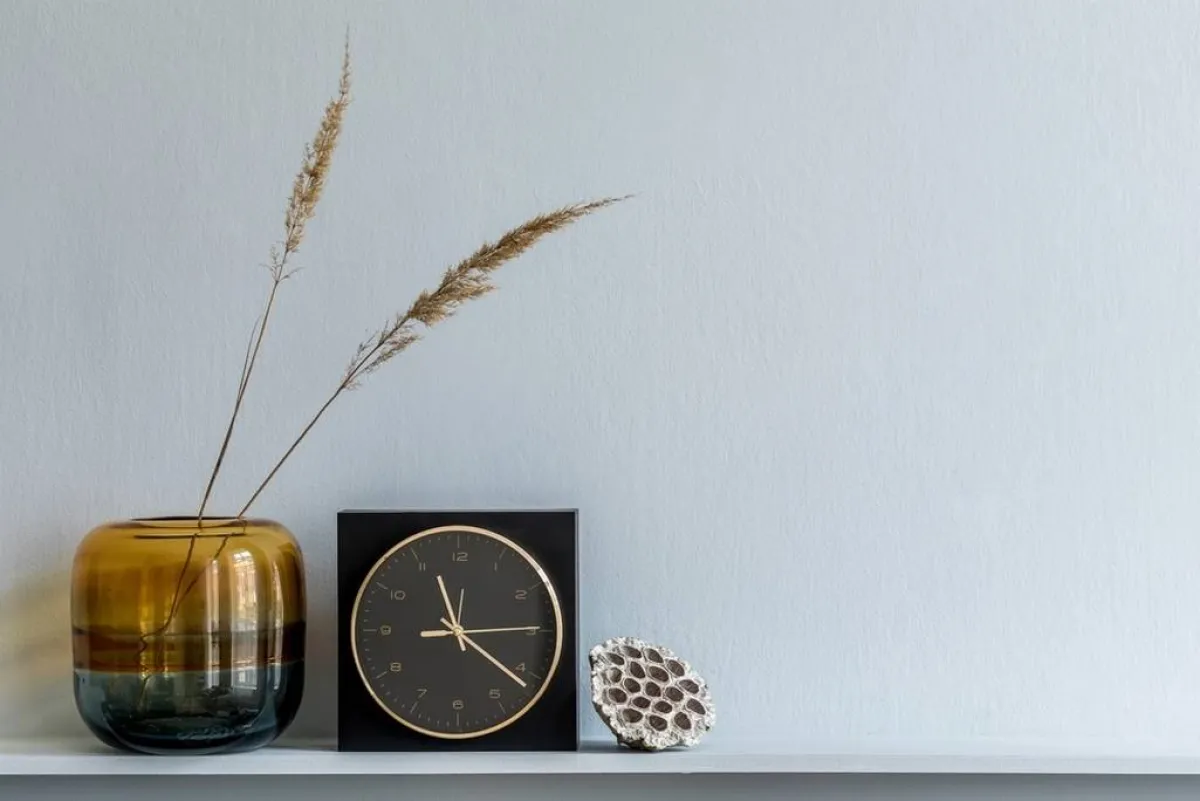 حجم المكان الذي سيستوعب الرفوف مؤثّر في اختيار الأخيرة