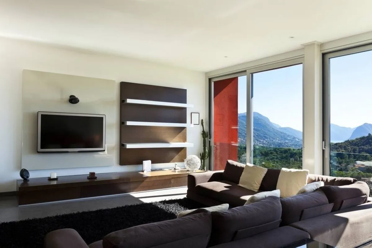 الرفوف تصمّم بطريقة أفقية أو عمودية، وهي قد تتخذ هيئة متصلة أو منفصلة