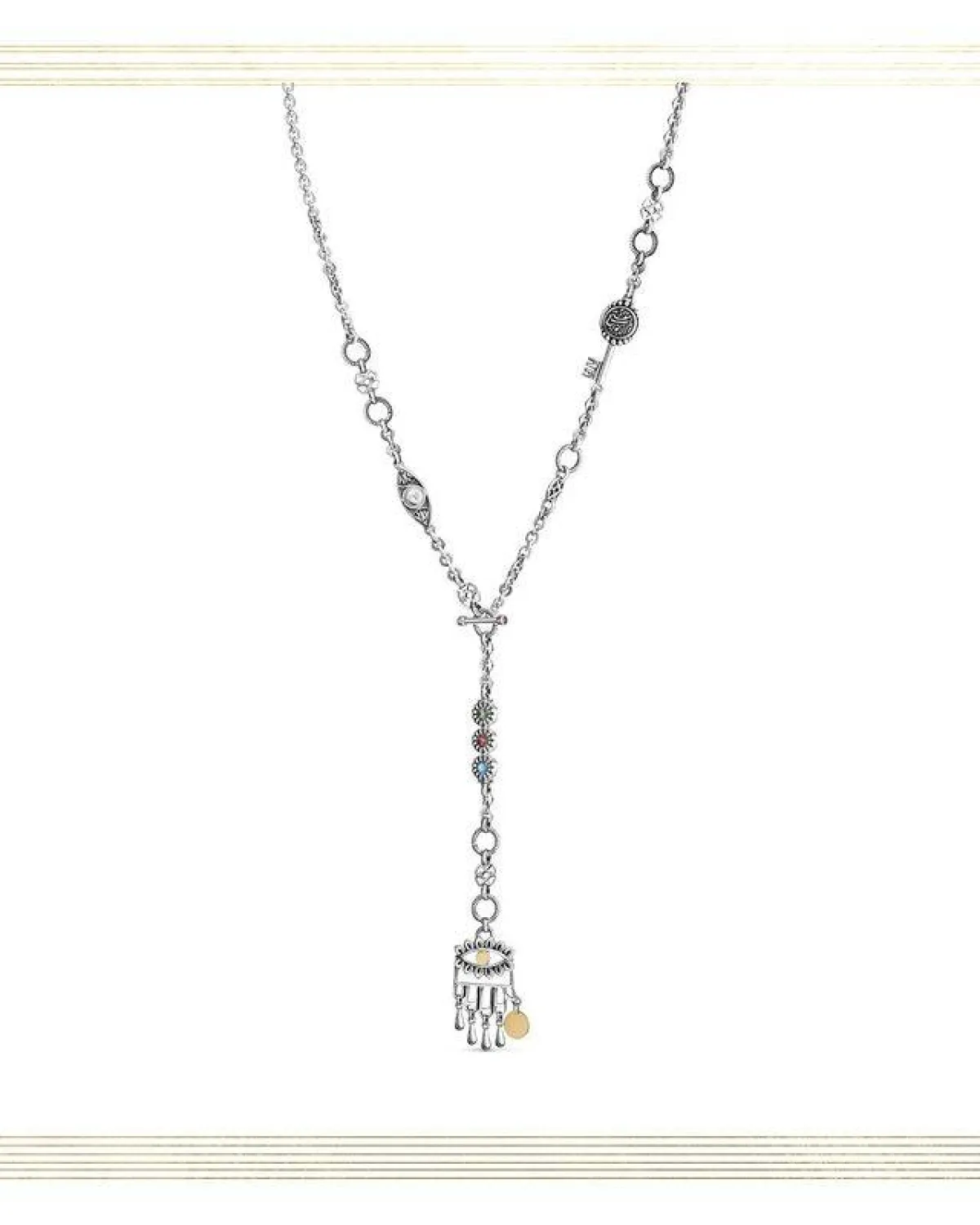 قلادة ريا أبي راشد -الصورة من صفحة عزة فهمي على انستغرام