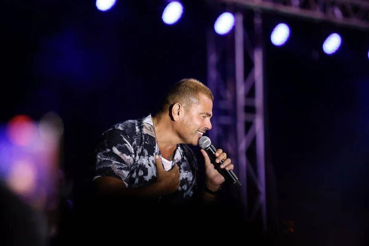 عمرو دياب في حفله بالأمس - الصورة من حسابه على انستغرام