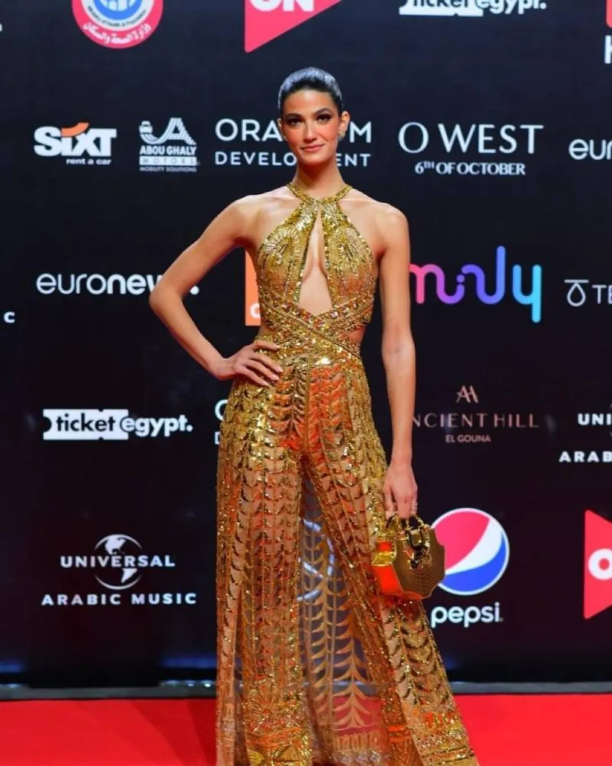 تارا عماد على الريد كاربت - الصورة خاصة بسيدتي