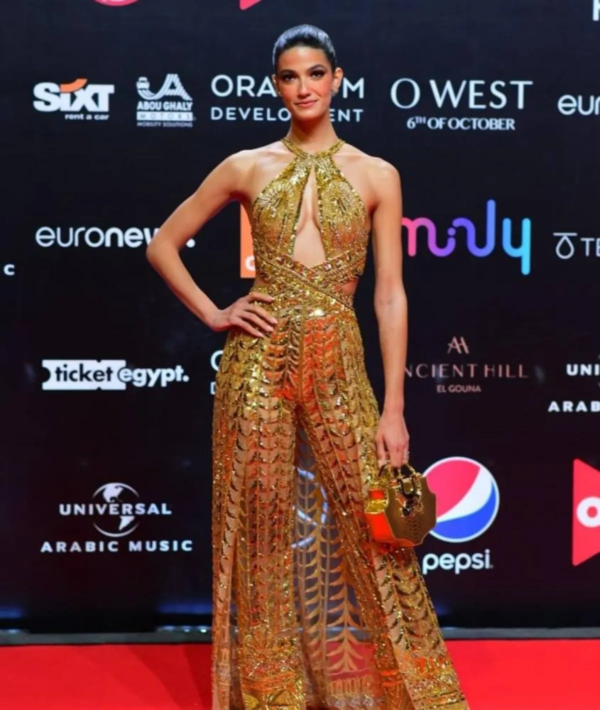 تارا عماد على الريد كاربت - الصورة خاصة بسيدتي