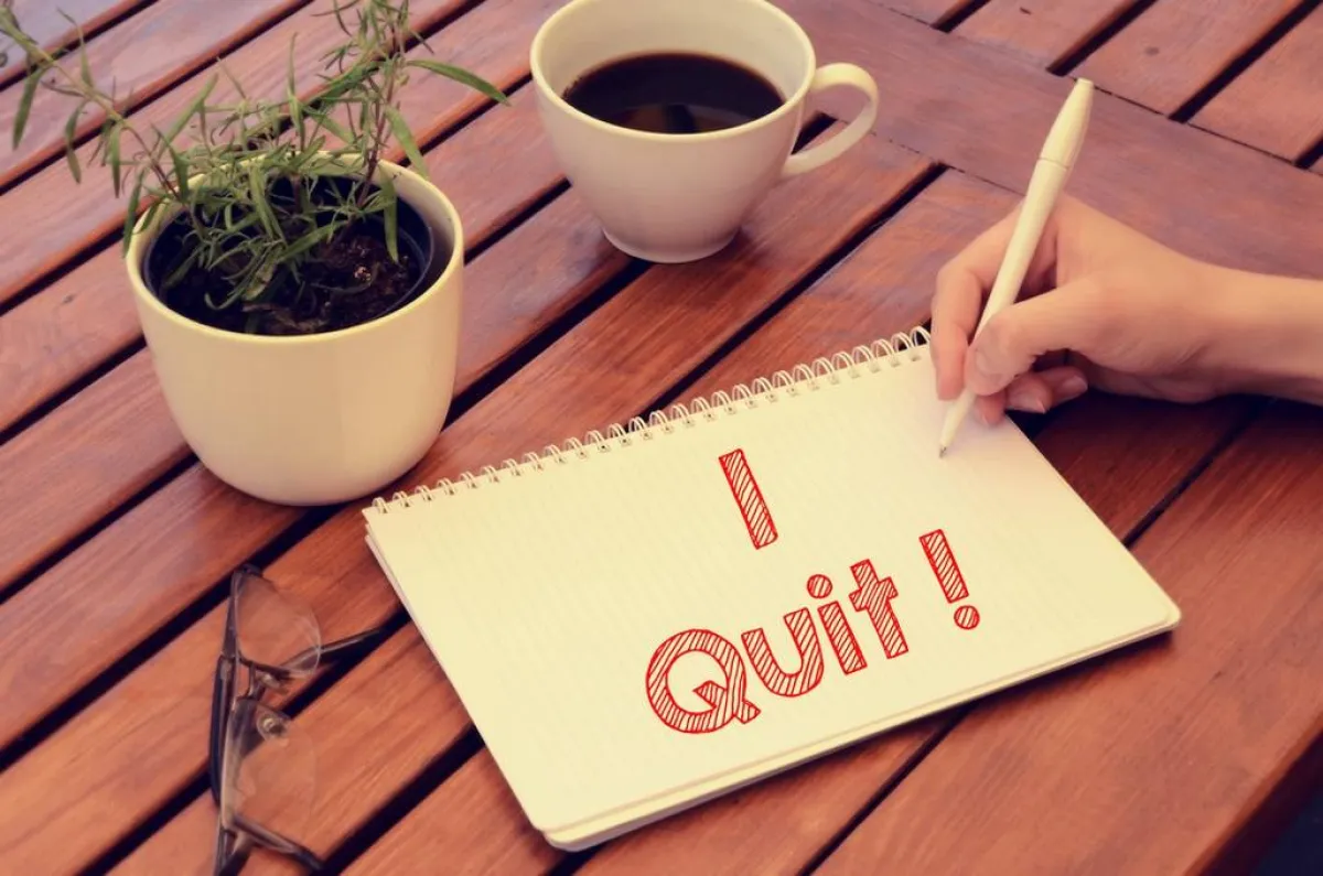 عند ملاحظة أن زملاءك حصلوا على حوافز مادية، فيما إمكانيّاتهم تقلّ عنك، فكّري في الاستقالة