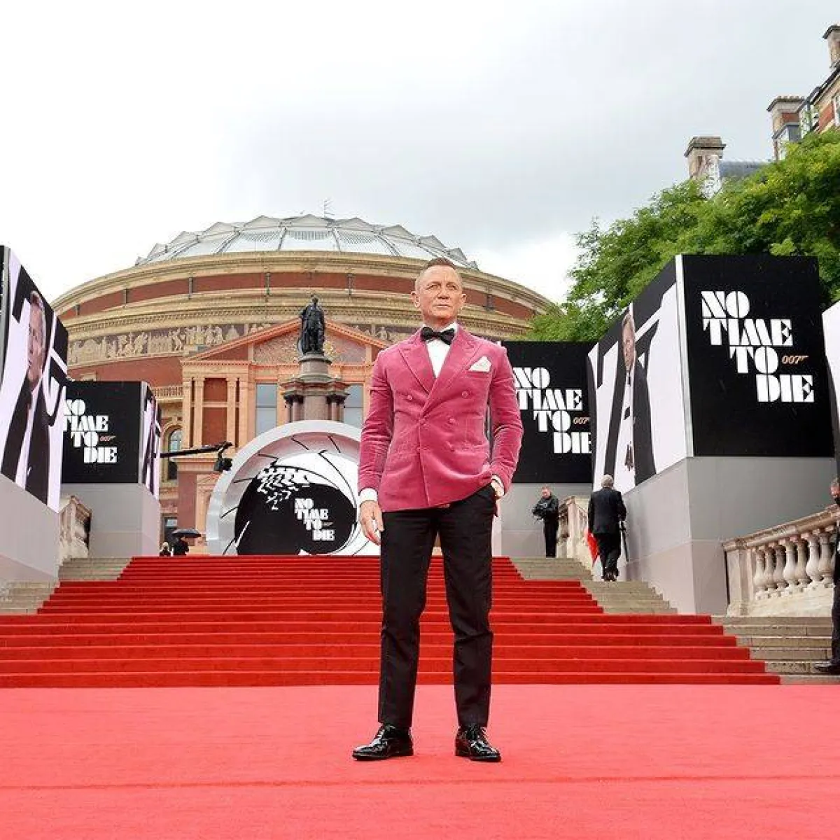 دانيال كريغ- الصورة من حساب James Bond على إنستغرام