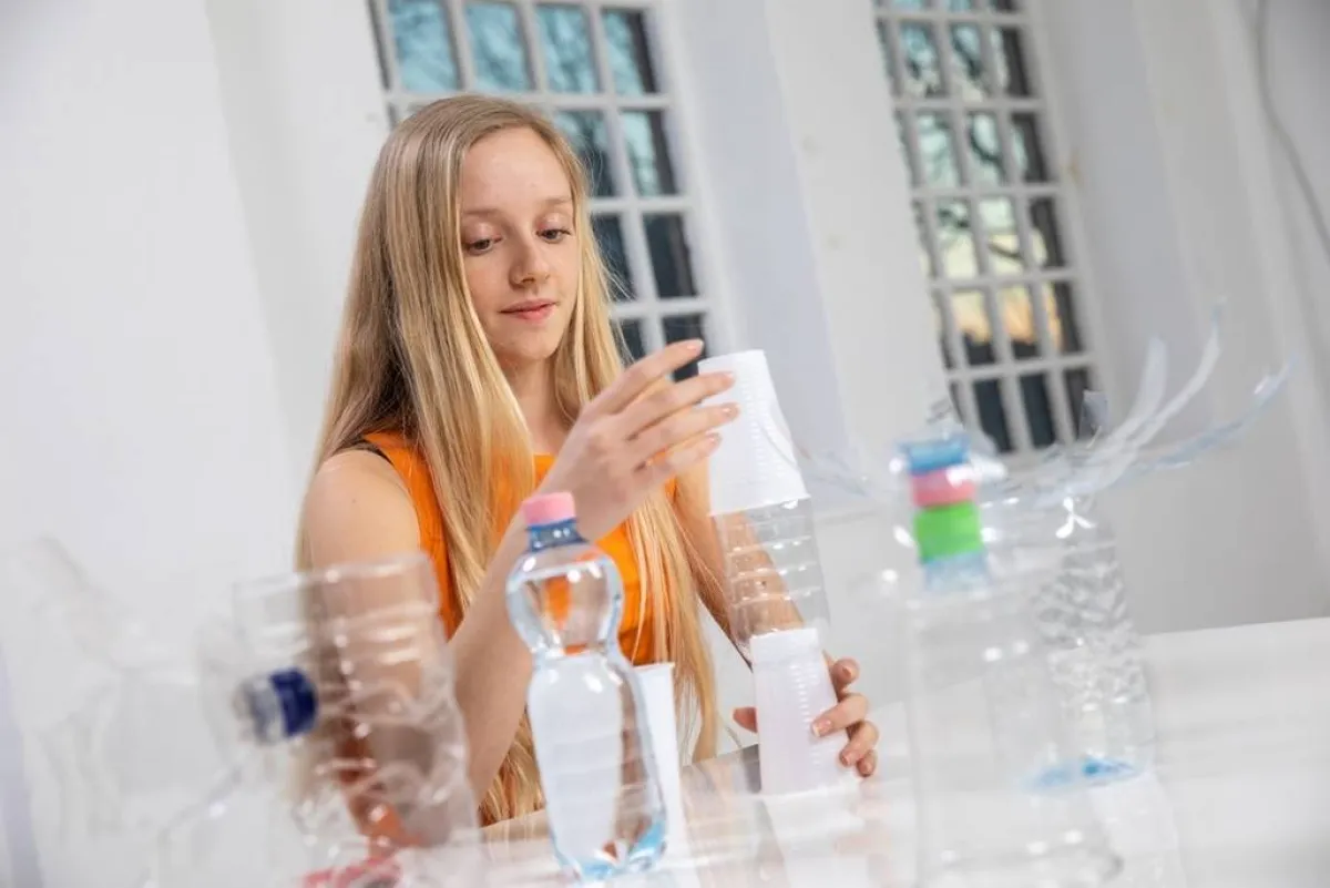 طرق للإفادة من القوارير البلاستيكية 