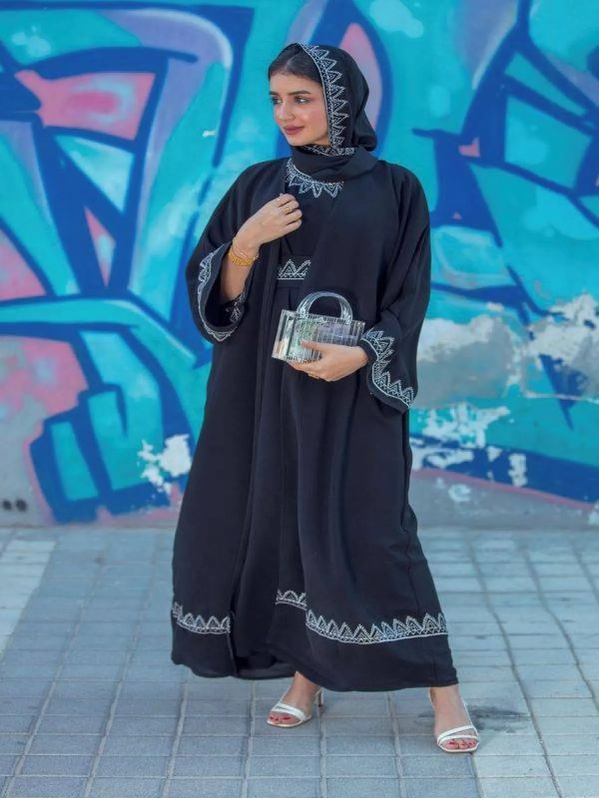 خولة المراغي بعباية مطرزة