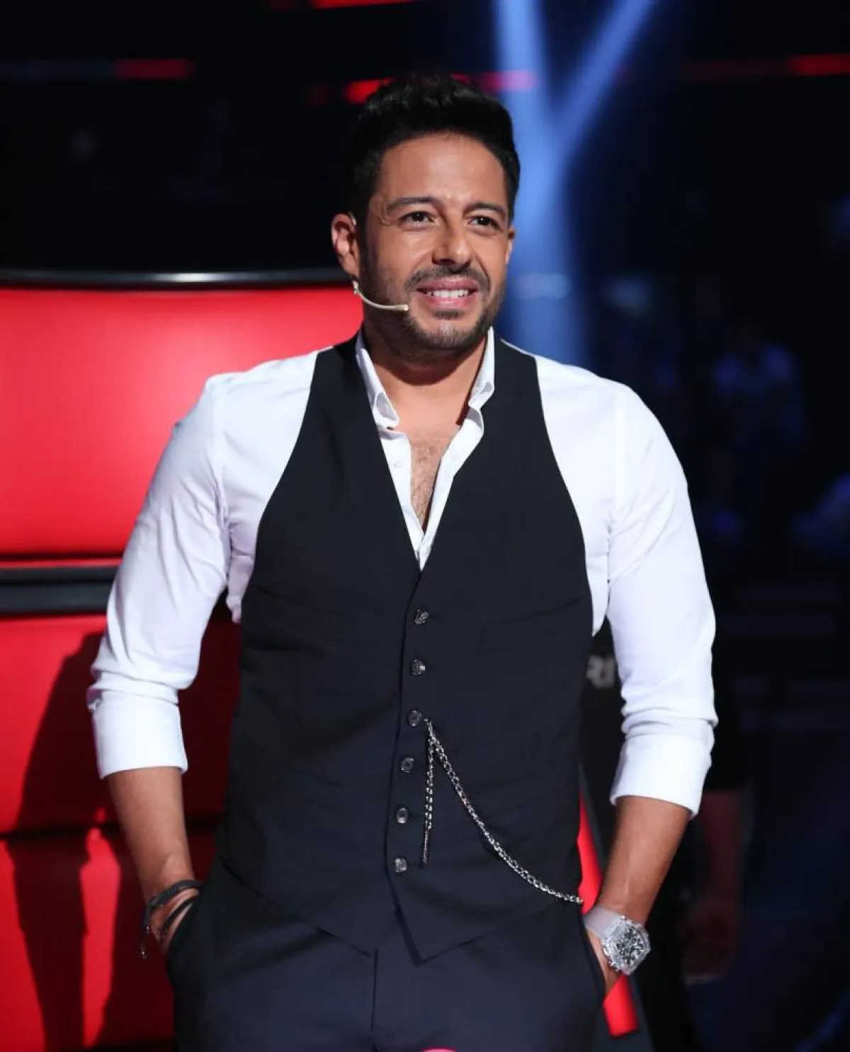 محمد حماقي بإطلالة رسمية أنيقة