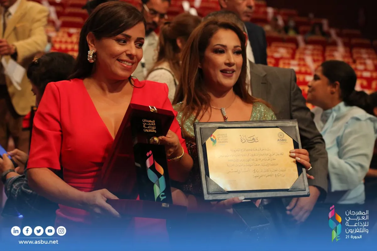 فائزتان من تونس هما يسر ويسرا بجائزة برامج المنوعات التلفزيونية الصورة من موقع المهرجان